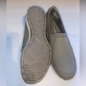 skechers Relaxed fit, Air-cooled, memory Foam size 8, Taupe color